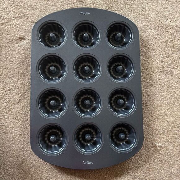 Wilton 12 Cavity Mini Fluted Tube Bundt Cale Pan - Picture 1 of 4